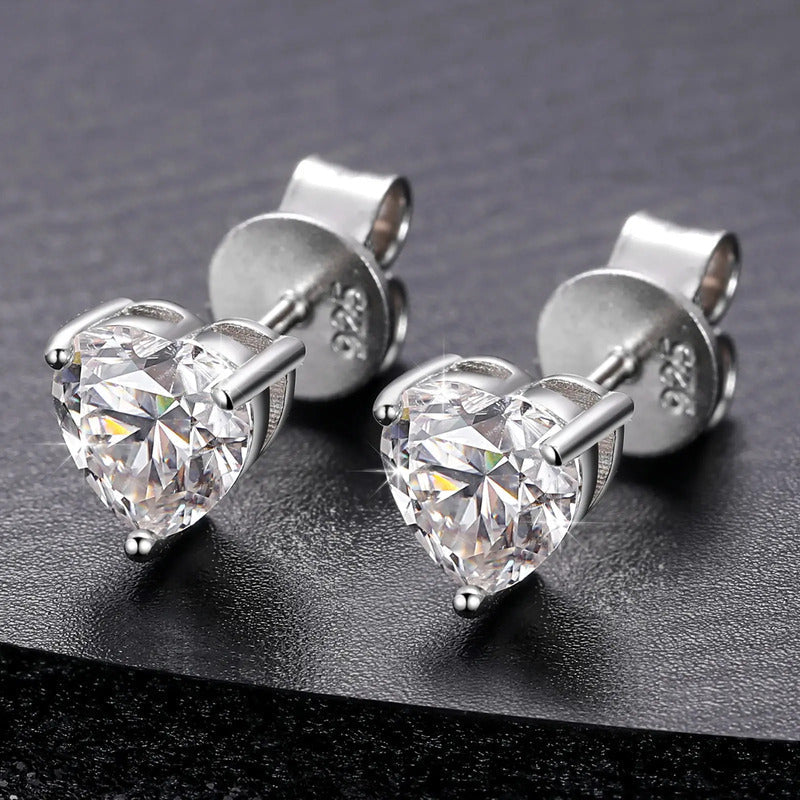 Aretes Moissanita Corte Corazón & Heart 6.5mm 2ct Plata 925. Plateado