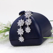 Aretes Flor 3 Rosetas 5.8 Kilates De Moissanita De Lab Plata Plateado