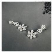 Aretes Moissanita 4.5 Ct. Colgantes Largos Florecita Plata. Plateado