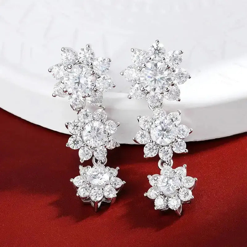 Aretes Flor 3 Rosetas 5.8 Kilates De Moissanita De Lab Plata Plateado