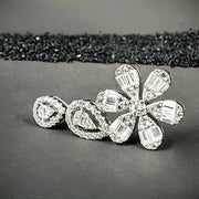 Aretes Moissanita 4.5 Ct. Colgantes Largos Florecita Plata. Plateado