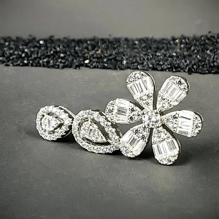 Aretes Moissanita 4.5 Ct. Colgantes Largos Florecita Plata. Plateado
