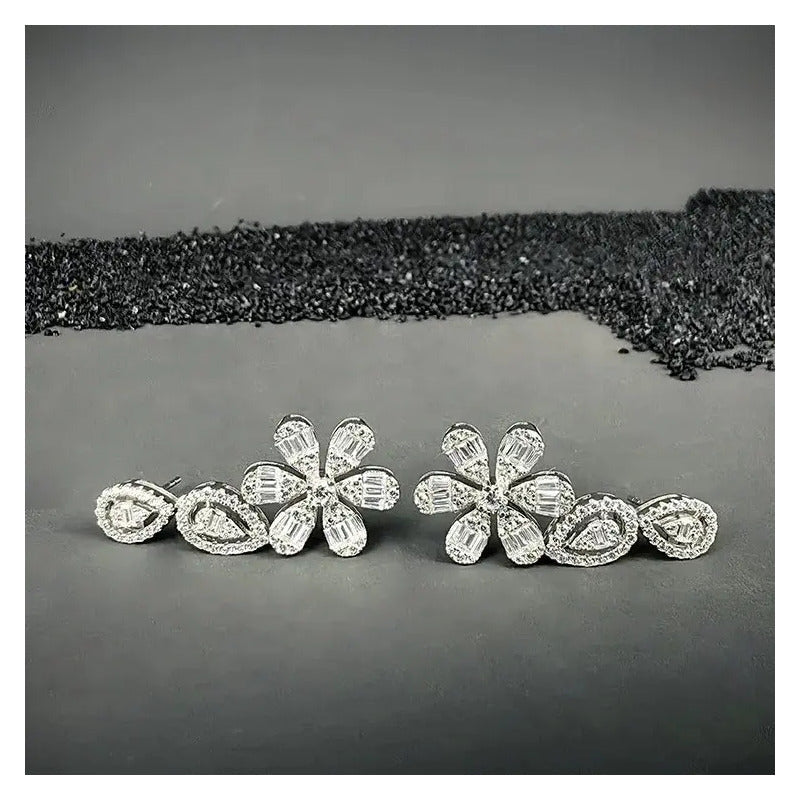 Aretes Moissanita 4.5 Ct. Colgantes Largos Florecita Plata. Plateado