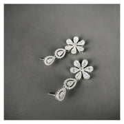 Aretes Moissanita 4.5 Ct. Colgantes Largos Florecita Plata. Plateado